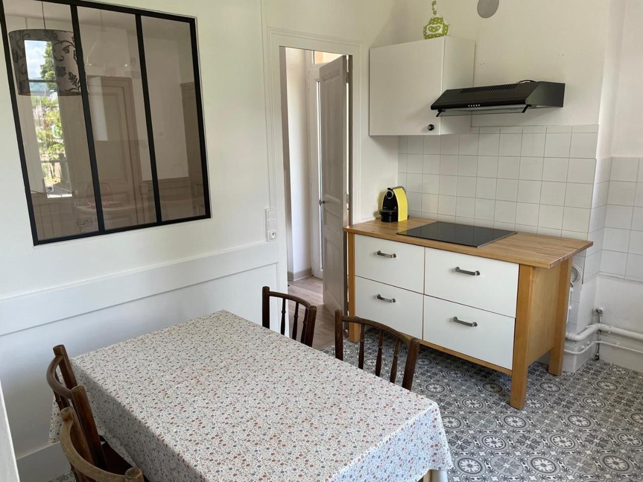 Location La Ferte, Calme Et Proximite Centre Ville Classe 3 Etoiles Lons-le-Saunier Exterior foto